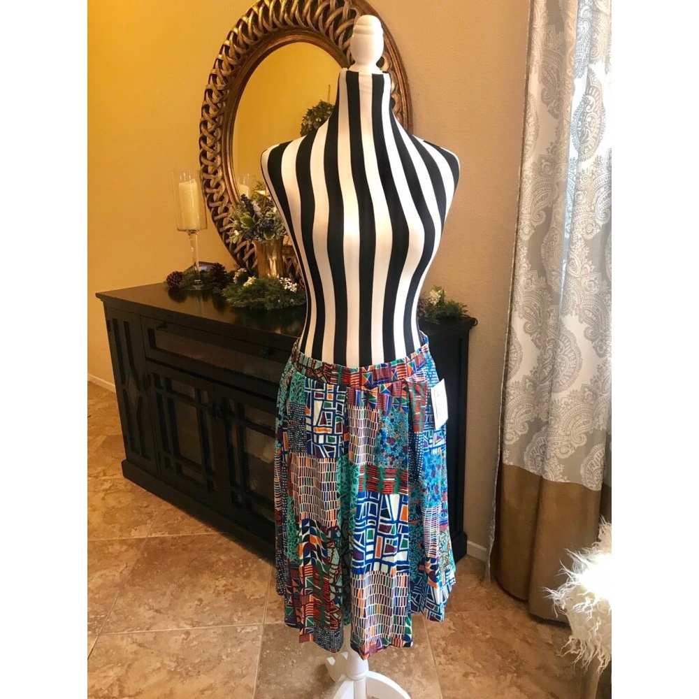 New With Tag Adorable LulaRoe Madison Skirt Med
